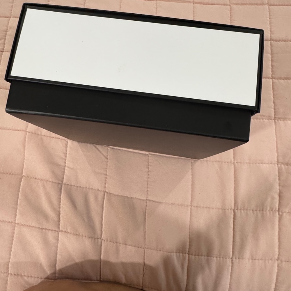Gift Box with Ribbon - Picture 6 of 10